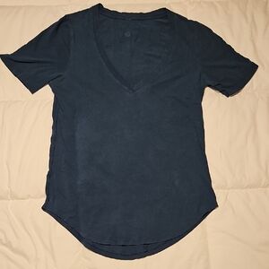 Lululemon Woman's V-neck Love Tee